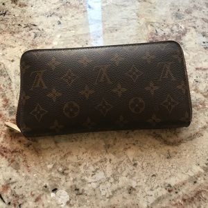 Louis Vuitton Zippy Organizer monogram Wallet